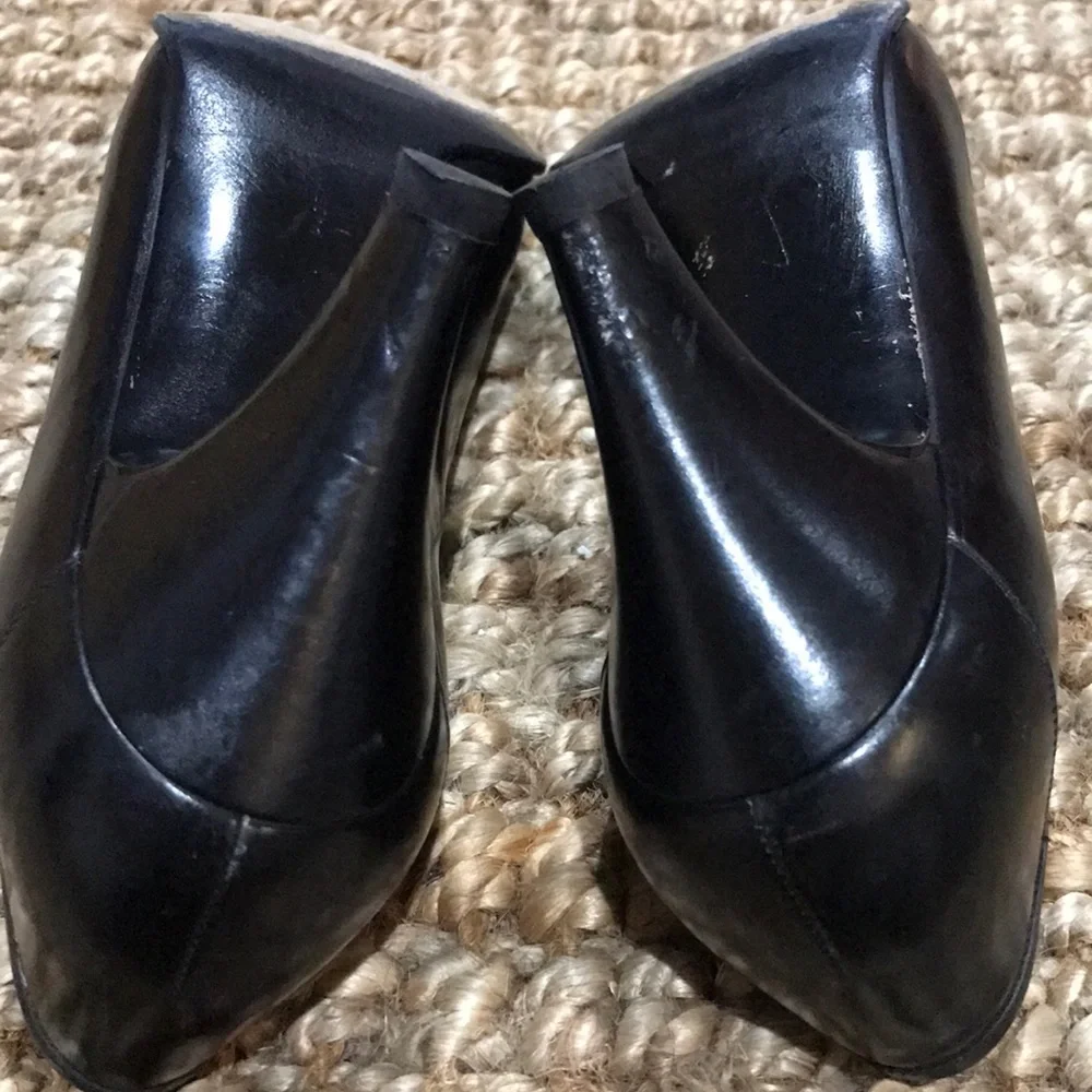Vintage Salvatore Ferragamo Black Leather Heels Size 8 NARROW